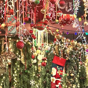 The Christmas Bar - Christmas decor - Pop-Up Restaurants Near Me - Honolulu, Hawaii The Christmas Bar - Christmas decor - Pop-Up Restaurants Near Me - Honolulu, Hawaii