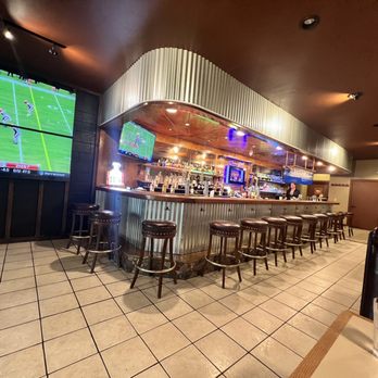 Brewsters Burger - a sports bar with a large screen - Sports Bars Near Me - Auburn, California