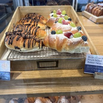 Paris Baguette - Bakeries Near Me - Glen Ellyn, Illinois Paris Baguette - Bakeries Near Me - Glen Ellyn, Illinois