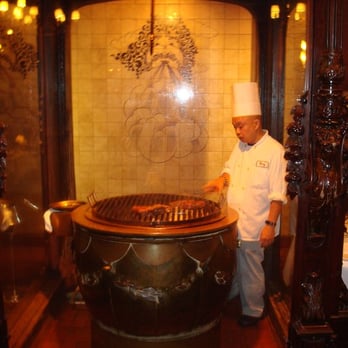 Hy's Steak House - Open grill in the middle of the restaurant. - Steakhouses Near Me - Honolulu, Hawaii