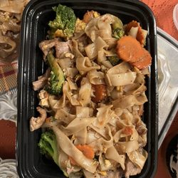Lemongrass Sushi and Thai - Pad See You