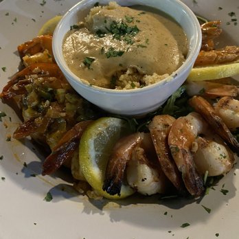 Willie B's Kitchen & Lounge - Mnage a Trois - Lounges Near Me - Nashville, Tennessee