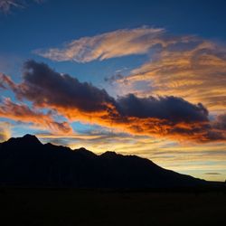 Mount Cook Backpacker Lodge - This is a view of the sunrise right outside the lodge.