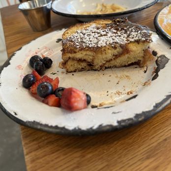 Tía - Single French Toast with berries - Breakfast & Brunch Near Me - Guaynabo, Puerto Rico Tía - Single French Toast with berries - Breakfast & Brunch Near Me - Guaynabo, Puerto Rico