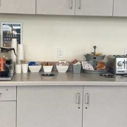 Complimentary coffee, hot cocoa, tea, hot cider and bagels