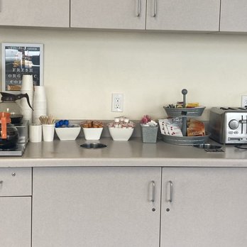 Mid-City Motor World - Complimentary coffee, hot cocoa, tea, hot cider and bagels - Auto Repair Near Me - Eureka, California