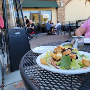 Pete's Restaurant & Brewhouse - Outside dining and house salad - Pizza Near Me - Rocklin, California