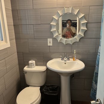 The Beach Waikiki Boutique Hostel - bathroom - Hostels Near Me - Honolulu, Hawaii The Beach Waikiki Boutique Hostel - bathroom - Hostels Near Me - Honolulu, Hawaii