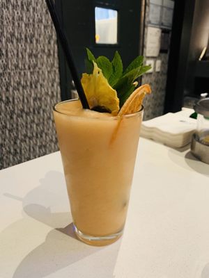 W XYZ Bar by null
