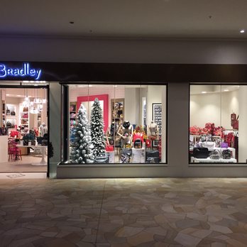 Vera Bradley - Vera Bradley at International Market Place - Accessories Near Me - Honolulu, Hawaii
