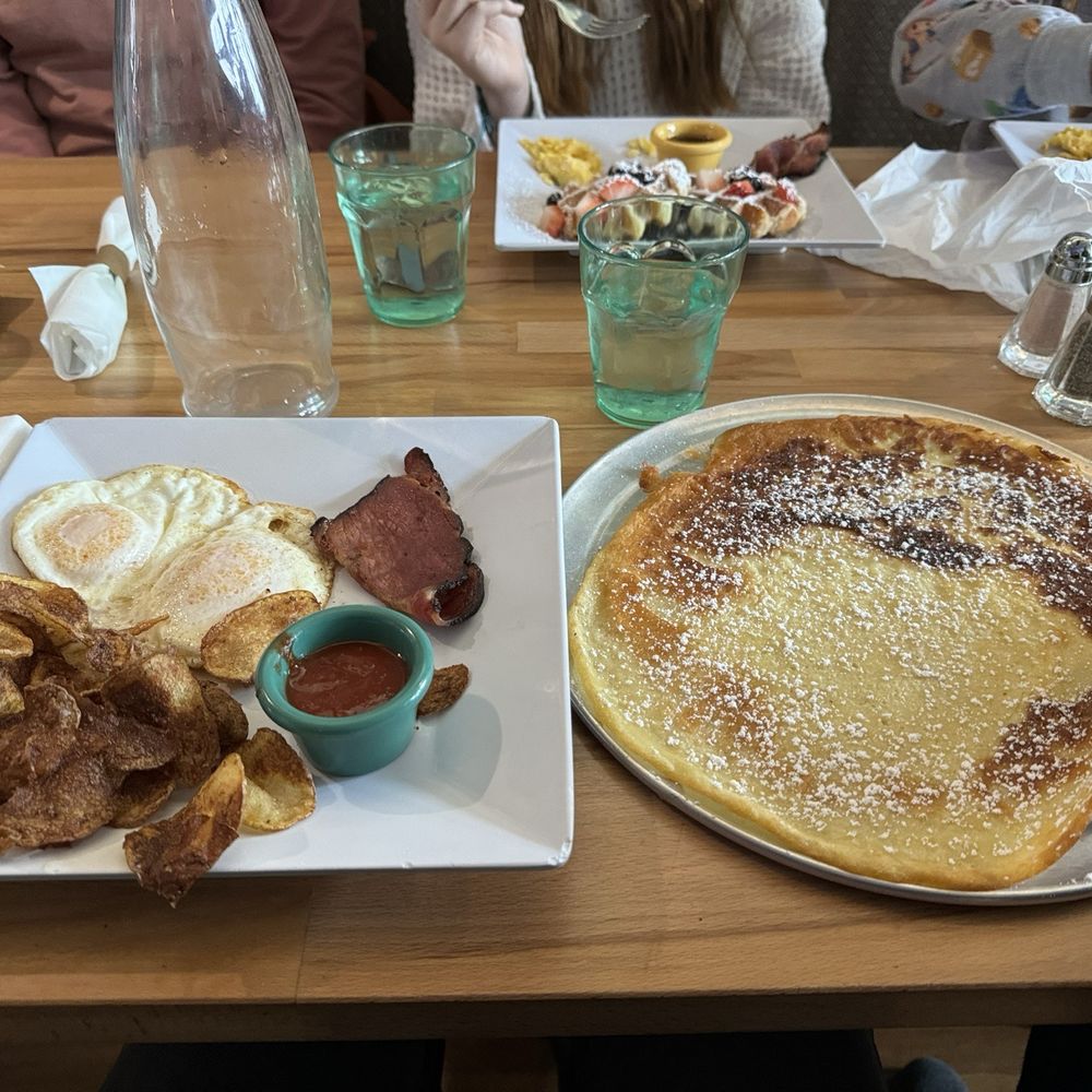 Van Gogh's Eeterie - Breakfast option. Love the pancake - Breakfast & Brunch Near Me - Springfield, Missouri