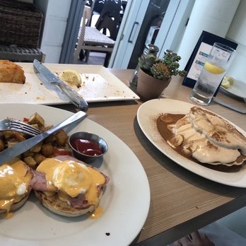 Lighthouse - Eggs Benedict Banana pancakes - Breakfast & Brunch Near Me - Newport Beach, California Lighthouse - Eggs Benedict Banana pancakes - Breakfast & Brunch Near Me - Newport Beach, California