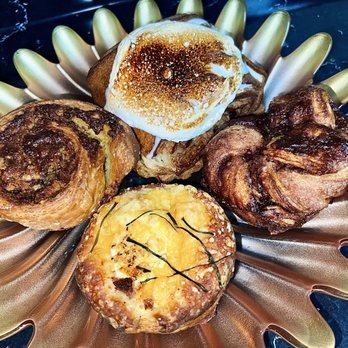 Mindy's Bakery - Almond pistachio morning bun, s'mores croissant, hot fudge babka, & sausage/cheddar/egg/chive danish - Desserts Near Me - Chicago, Illinois