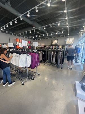 lululemon by null