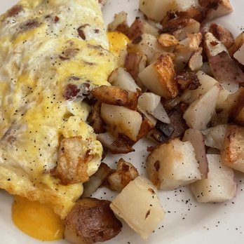 Ready's Coffee Shop - Bacon and cheddar omelette with home fries - Breakfast & Brunch Near Me - Ocean City, New Jersey Ready's Coffee Shop - Bacon and cheddar omelette with home fries - Breakfast & Brunch Near Me - Ocean City, New Jersey