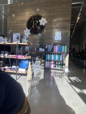 Roots Salon by null
