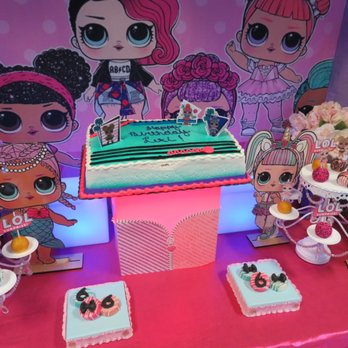 Millie Moo's - a table with a cake and cupcakes - Indoor Playcenter Near Me - Orlando, Florida