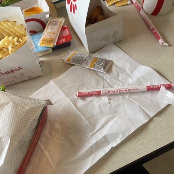 Chick-fil-A - no tray- had to eat on a napkin - Fast Food Near Me - Novato, California