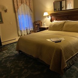 Hotel Ruby Marie - Room 15 - includes a fireplace. - Hotels Near Me - Madison, Wisconsin