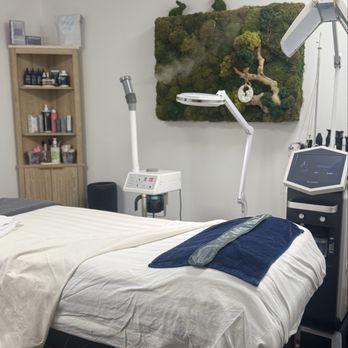 Ester De Esthetic - EsterdeEsthetic Facial Room - Estheticians Near Me - Burbank, California