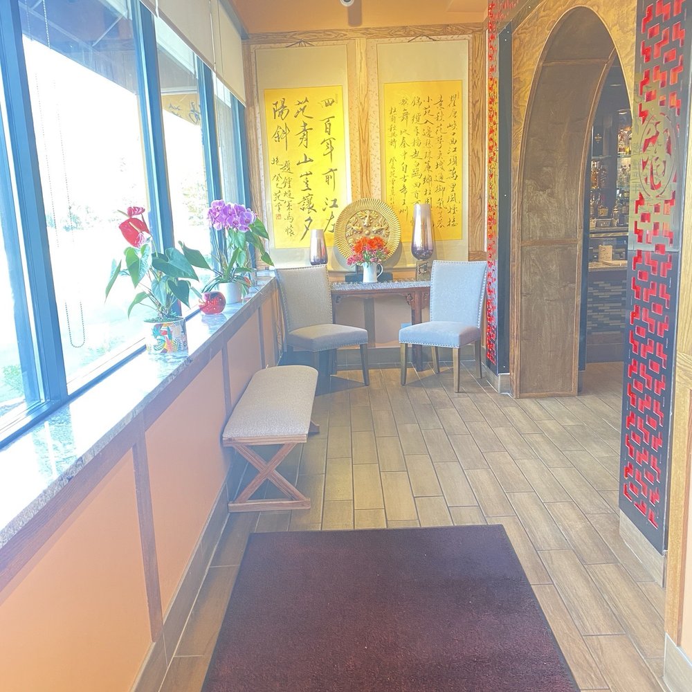 Yu's Mandarin - Vestibule on entry - Chinese Near Me - Wheeling, Illinois