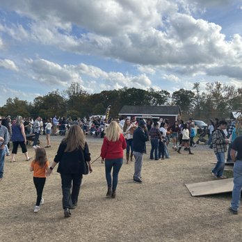 Conklin Farm U-Pick - An idea of the crowd. - Pumpkin Patches Near Me - Montville, New Jersey