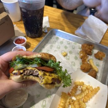Shake Shack I-Drive - Ice Cream & Frozen Yogurt Near Me - Orlando, Florida Shake Shack I-Drive - Ice Cream & Frozen Yogurt Near Me - Orlando, Florida