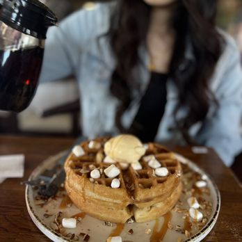 Madres Brunch - On fire waffles - Breakfast & Brunch Near Me - Bellflower, California Madres Brunch - On fire waffles - Breakfast & Brunch Near Me - Bellflower, California