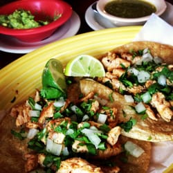 Compadres Taqueria & Grill - Delicious, fresh tacos con pollo, maiz (corn) tortillas y cilantro, cebolla (onion)...plus, of course, guacamole.