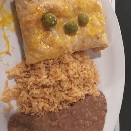 a plate of mexican food a plate of mexican food