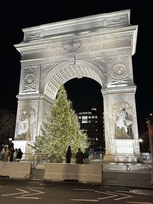 Washington Square Arch by null