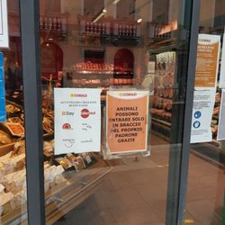 Conad City - Waiting outside