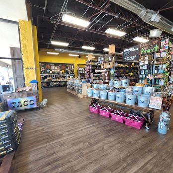 Hollywood Feed - Pet Stores Near Me - Fort Worth, Texas