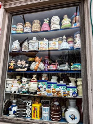 Grannie's Cookie Jars & Ice Cream Parlor by null