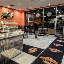 Manhattan Pizza, wings and more - Dining Area at Manhattan Pizza & Wings