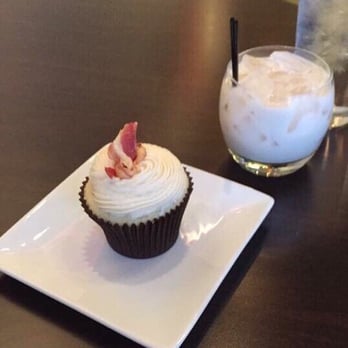 Crème - Cakes and liquor :) - Desserts Near Me - Des Moines, Iowa Crème - Cakes and liquor :) - Desserts Near Me - Des Moines, Iowa