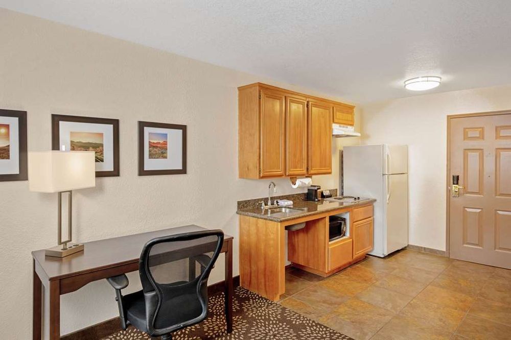 La Quinta by Wyndham Las Vegas RedRock/Summerlin
