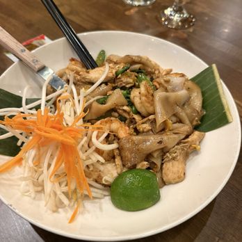 Zab Pinto Thai - Chicken pad see eww. Taste was bland 3 of 10 - Thai Near Me - Portland, Oregon