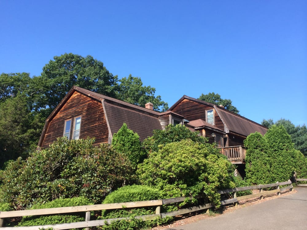 SARAH AND JEFF’S PLACE Updated September 2024 1247 N River Rd, Coventry, Connecticut Bed