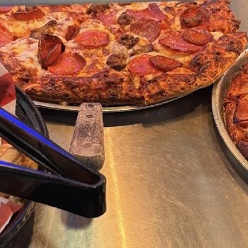 Round Table Pizza - fresh wonderful pizza - Pizza Near Me - Burien, Washington Round Table Pizza - fresh wonderful pizza - Pizza Near Me - Burien, Washington
