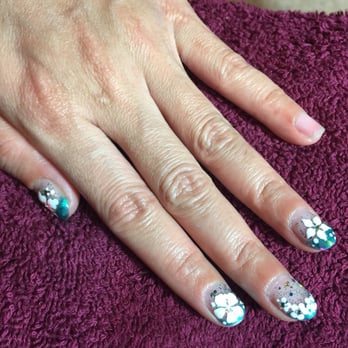 Apache Nails - Pretty flower designs! - Nail Salons Near Me - Rochester, Minnesota