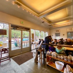 M.H.Bread and Butter - Cozy indoors atmosphere
