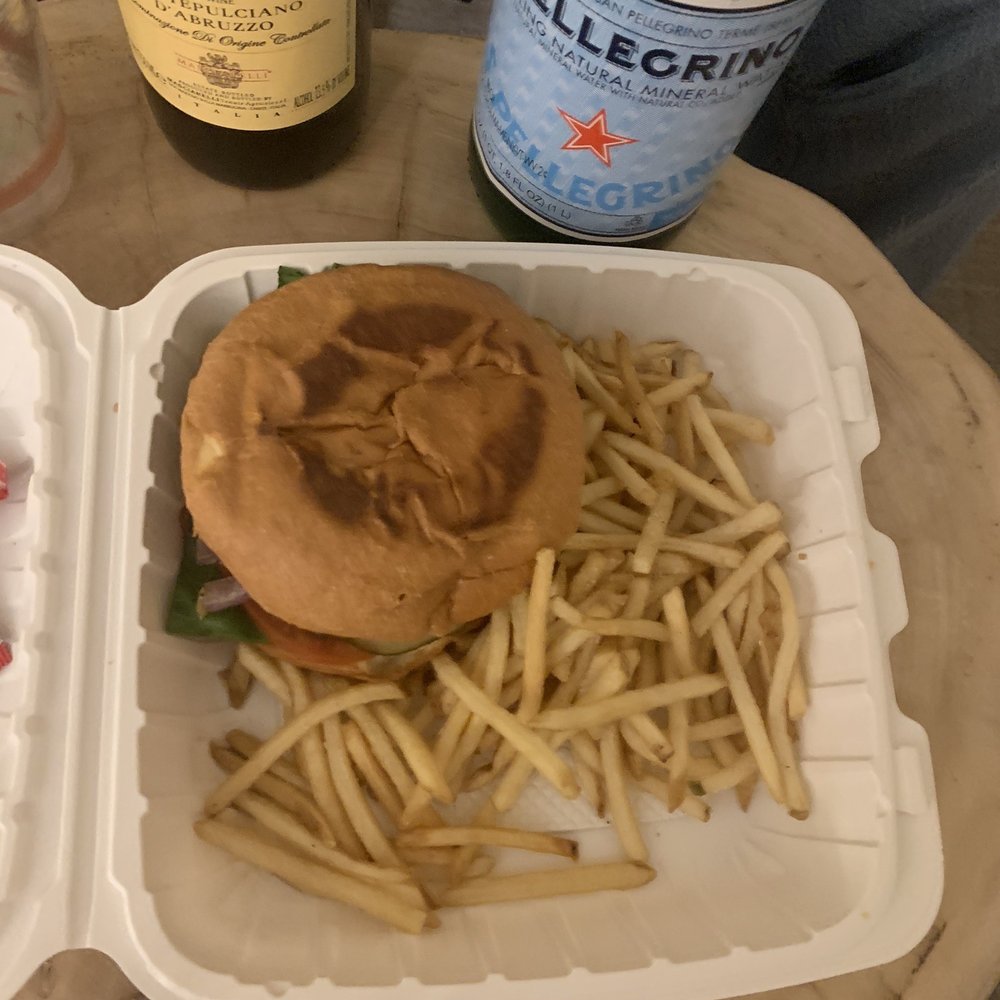 Blue Heron Restaurant - Hamburger and French fríes - New American Near Me - Santa Fe, New Mexico Blue Heron Restaurant - Hamburger and French fríes - New American Near Me - Santa Fe, New Mexico