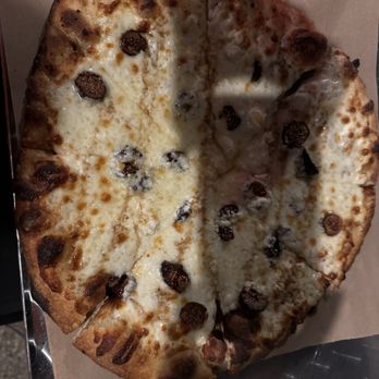 Paducah Beer Werks - Figgy Stardust pizza with no prosciutto - Pizza Near Me - Paducah, Kentucky Paducah Beer Werks - Figgy Stardust pizza with no prosciutto - Pizza Near Me - Paducah, Kentucky