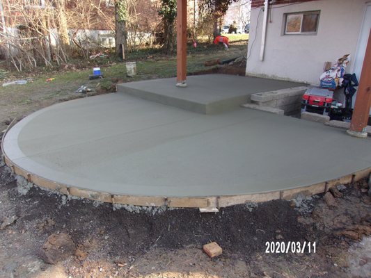 🪑 Patios & Outdoor Living Spaces - Transform your backyard into a comfortable retreat with a custom concrete patio from Cochran’s Concrete. We design and build beautiful, low-maintenance outdoor living spaces ideal for relaxing, entertaining, or dining al fresco. Choose from a variety of finishes—such as stamped, stained, or broom-textured concrete—to achieve the look you desire, whether you dream of a sleek modern oasis or a warm traditional gathering spot. Our patios are constructed to withstand the elements and frequent use, providing a stylish and functional extension of your home.