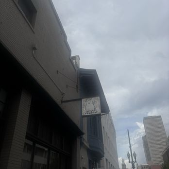 Bearcat CBD - Outside of the restaurant - Coffee & Tea Near Me - New Orleans, Louisiana