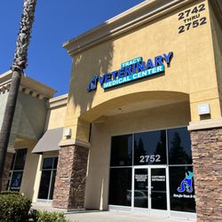 Tracy Veterinary Medical Center - Entrance