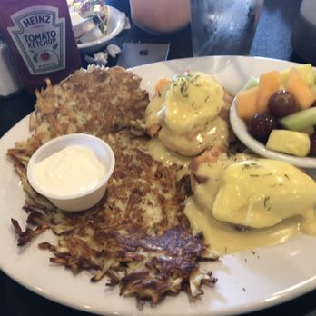 Maple Leaf Diner - American Near Me - Dallas, Texas