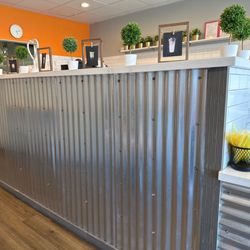 Quickly - Bar area!