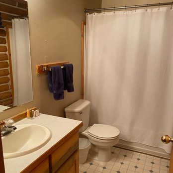 Redfish Riverside Inn - Bathroom - Hotels Near Me - Stanley, Idaho